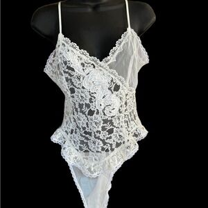 Vintage Y2K lace Teddy vintage Victoria’s Secret gold label lace négligée medium